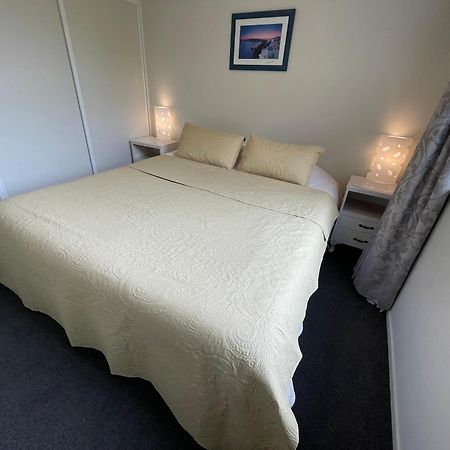 شقة Quiet, New, Sunny Cnzhouse On Upstairs Near Cbd كريستتشيرش المظهر الخارجي الصورة